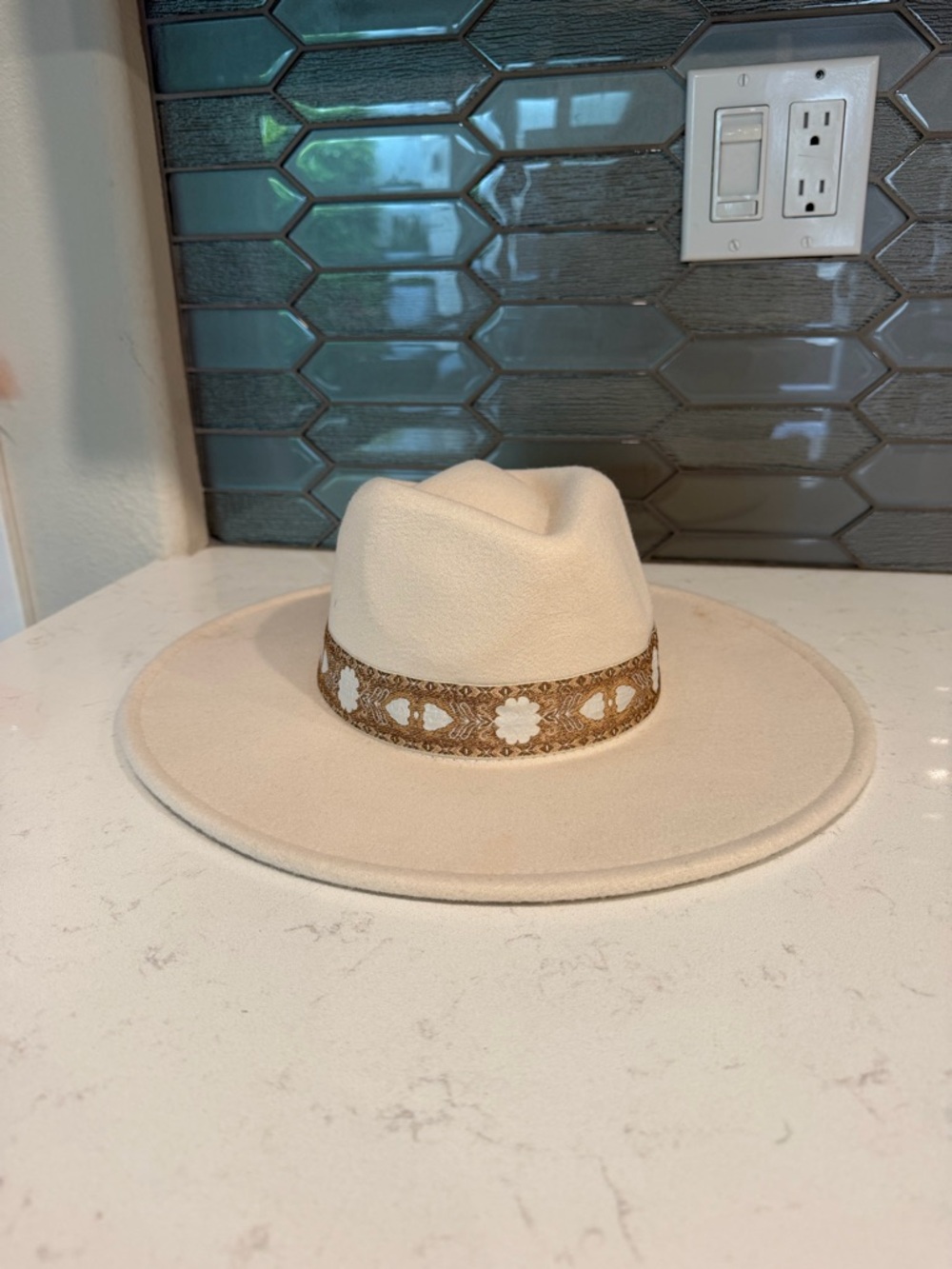 Francesca's Collections Cream Wide-Brim Felt Fedora with Decorative Brown Band